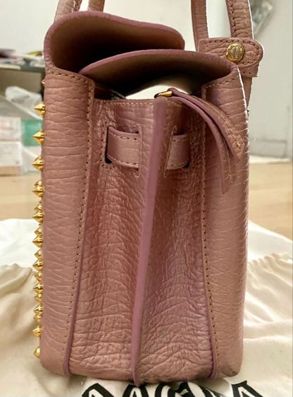 กระเป๋าสะพาย MCM แท้ ชมพูมุก หมุดทอง สวย ส่งฟรี   รูปที่ 3