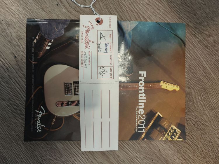 Fender Stratocaster Mexico ปี 2010 สีขาวครีม มือสอง เล่นได้ปกติ พร้อมคันโยก ขาตั้ง รูปที่ 14