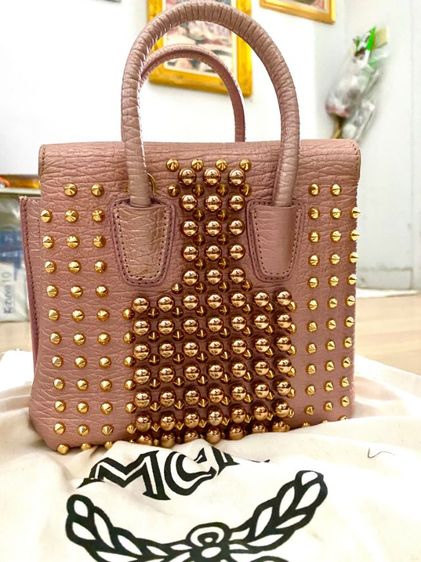 กระเป๋าสะพาย MCM แท้ ชมพูมุก หมุดทอง สวย ส่งฟรีทั่วประเทศ​  