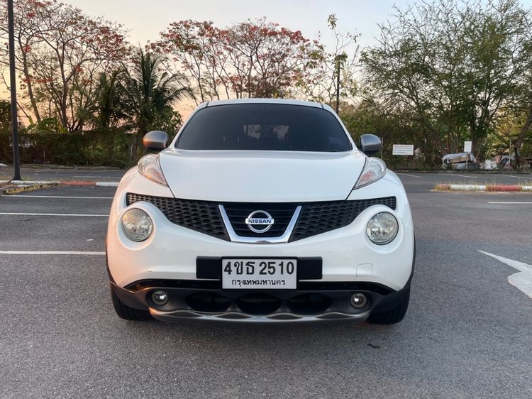 2015 NISSAN JUKE 1.6 E สีขาว เบนซินล้วน 