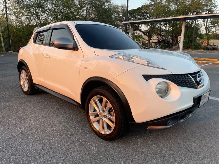 Nissan Juke 2015 1.6 E Sedan เบนซิน ไม่ติดแก๊ส เกียร์อัตโนมัติ ขาว รูปที่ 2