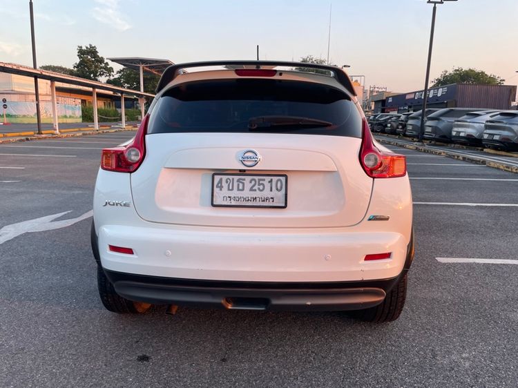 Nissan Juke 2015 1.6 E Sedan เบนซิน ไม่ติดแก๊ส เกียร์อัตโนมัติ ขาว รูปที่ 4