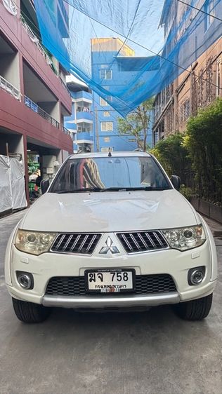 รถ Mitsubishi Pajero Sport 2.5 GT สี ขาว