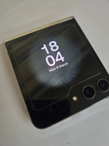 ลดราคา โล็ะขายเป็นอะหลั่ย Samsung Flip 5  256gb จอนอกดี จอในเสีย ขายพร้อมอุุปกรณ์
