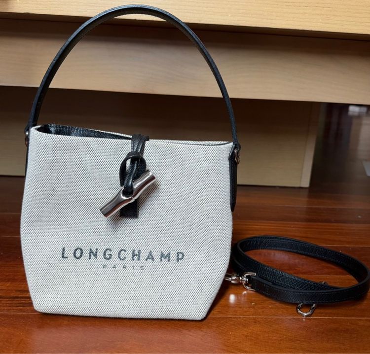 ขาย Longchamp Roseau Essential Rayé Bucket Bag XS สภาพสวยกริบ พร้อมสายสะพายยาว รูปที่ 2