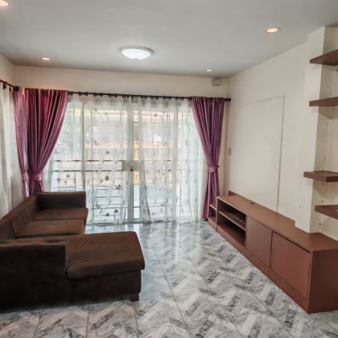 บ้านเดี่ยว 2 ชั้น รีโนเวทใหม่ แถมเฟอร์ครบ ฟรีแอร์อีก4ตัว คุ้มพร้อมอยู่ รูปที่ 4