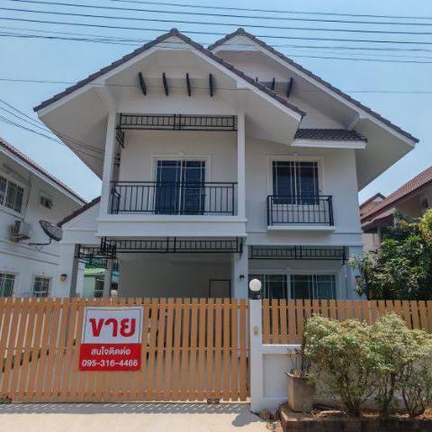 บ้านเดี่ยว 2 ชั้น รีโนเวทใหม่ แถมเฟอร์ครบ ฟรีแอร์อีก4ตัว คุ้มพร้อมอยู่