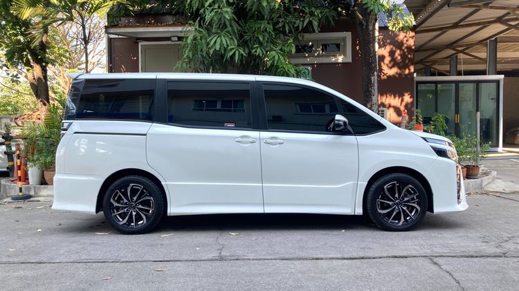Toyota Voxy 2020 2.0 ZS Utility-car เบนซิน ไม่ติดแก๊ส เกียร์อัตโนมัติ ขาว รูปที่ 3