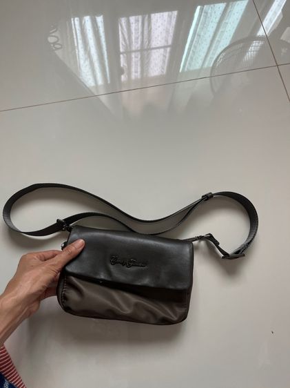 กระเป๋าสะพายข้าง