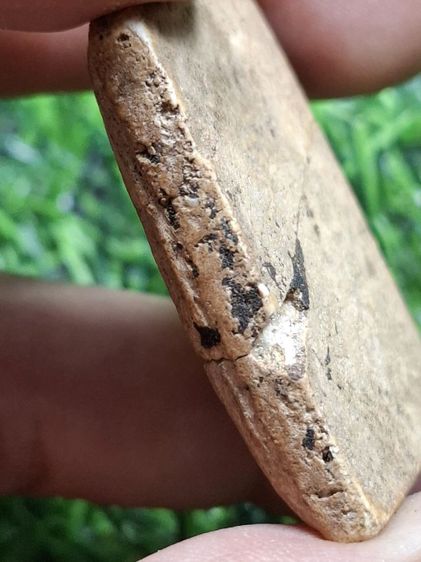 เก่าธรรมชาติ ( พระหักซ่อมเก่า ) พิมพ์เจดีย์ เนื้อสวยครับ รูปที่ 4