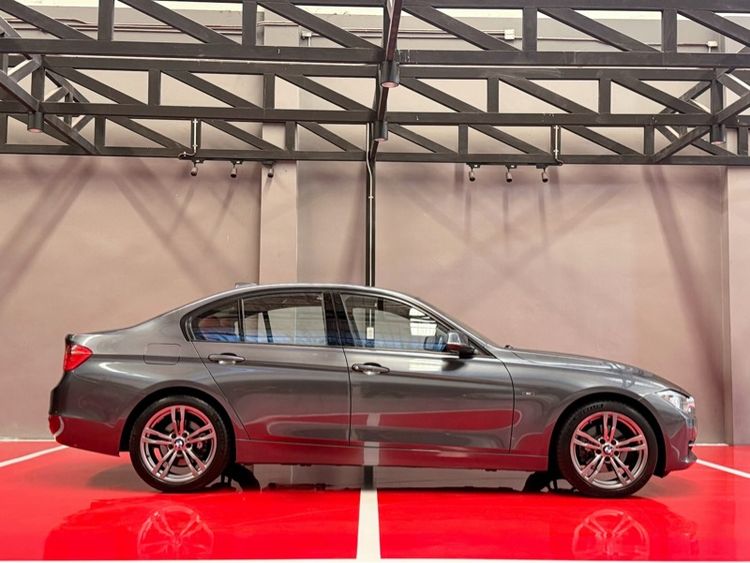 BMW Series 3 2015 320d Sedan ดีเซล ไม่ติดแก๊ส เกียร์อัตโนมัติ เทา รูปที่ 2