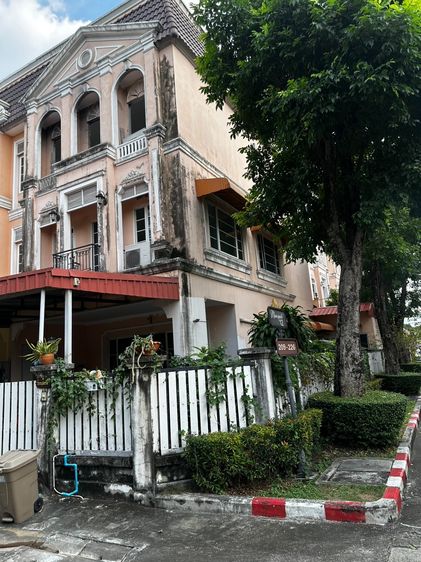 อื่นๆ ขายบ้านเดี่ยวหัวมุม Urban Sathorn บางหว้า  3 นอนทุกห้องมีห้องน้ำในตัว  สระว่ายน้ำ ฟิตเนส  ใกล้ BTS 5 นาที  ต่ำกว่าตลาด 2.5 ล้าน