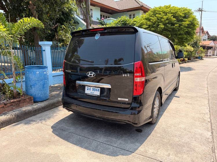 Hyundai H-1  2018 2.5 Deluxe Van ดีเซล ไม่ติดแก๊ส เกียร์อัตโนมัติ ดำ รูปที่ 2