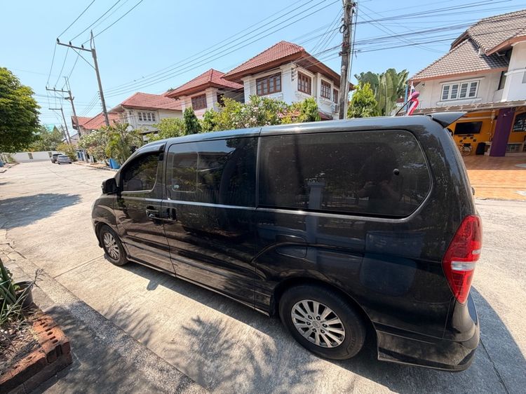 Hyundai H-1  2018 2.5 Deluxe Van ดีเซล ไม่ติดแก๊ส เกียร์อัตโนมัติ ดำ รูปที่ 4