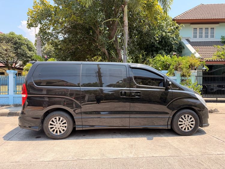 Hyundai H-1  2018 2.5 Deluxe Van ดีเซล ไม่ติดแก๊ส เกียร์อัตโนมัติ ดำ รูปที่ 3
