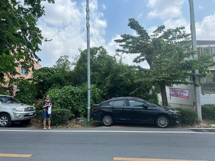 ที่ดินติดถนนซอย