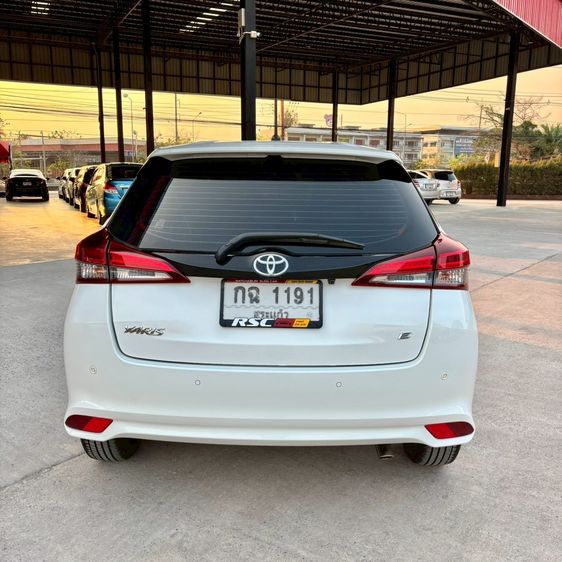 Toyota Yaris 2018 1.2 E Sedan เบนซิน ไม่ติดแก๊ส เกียร์อัตโนมัติ ขาว รูปที่ 4