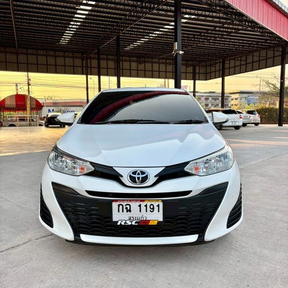 Toyota Yaris 2018 1.2 E Sedan เบนซิน ไม่ติดแก๊ส เกียร์อัตโนมัติ ขาว รูปที่ 3