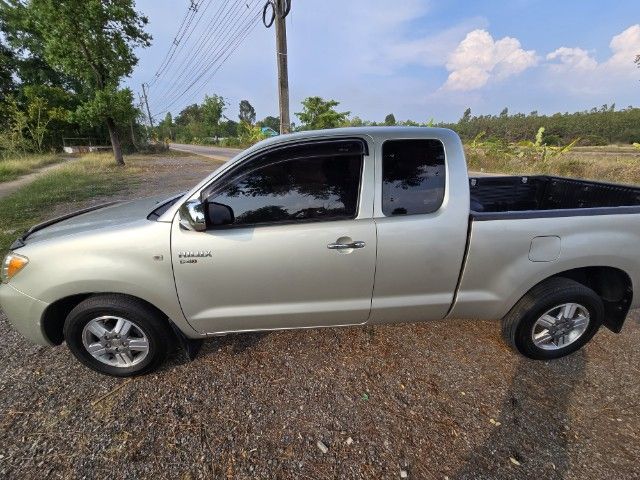 Toyota Hilux Vigo 2006 2.5 G Pickup ดีเซล ไม่ติดแก๊ส เกียร์ธรรมดา บรอนซ์เงิน รูปที่ 2