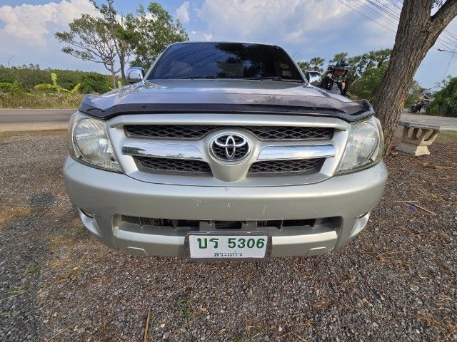 รถ Toyota Hilux Vigo 2.5 G สี บรอนซ์เงิน