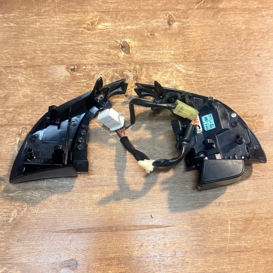 สวิตช์ควบคุมบนพวงมาลัย มาสด้า Mazda รับสาย วางสาย แท้ถอด รูปที่ 4