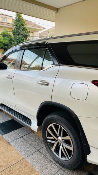 Toyota Fortuner 2019 2.8 V 4WD Utility-car ดีเซล ขาว รูปที่ 4