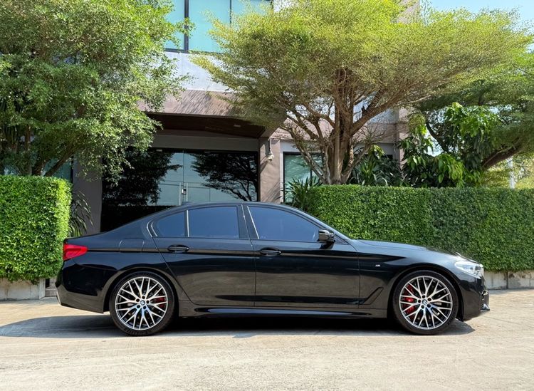 BMW Series 5 2020 520d Sedan ดีเซล ไม่ติดแก๊ส เกียร์อัตโนมัติ ดำ รูปที่ 2