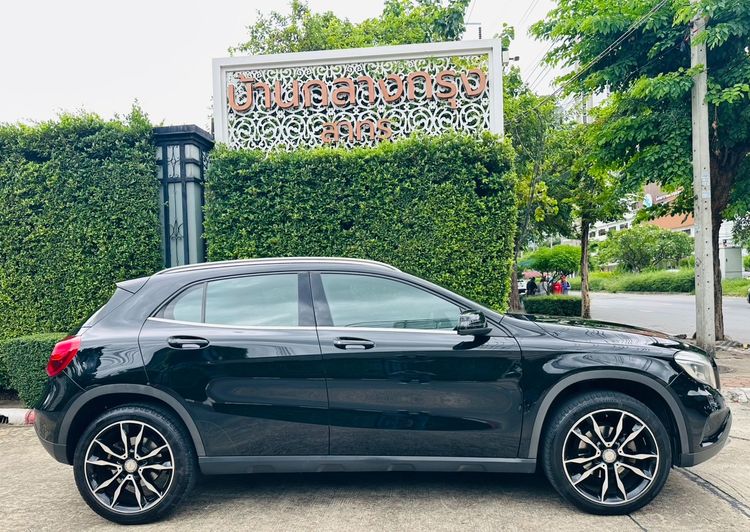 Mercedes-Benz GLA-Class 2015 GLA200 Sedan เบนซิน ไม่ติดแก๊ส เกียร์อัตโนมัติ ดำ รูปที่ 3