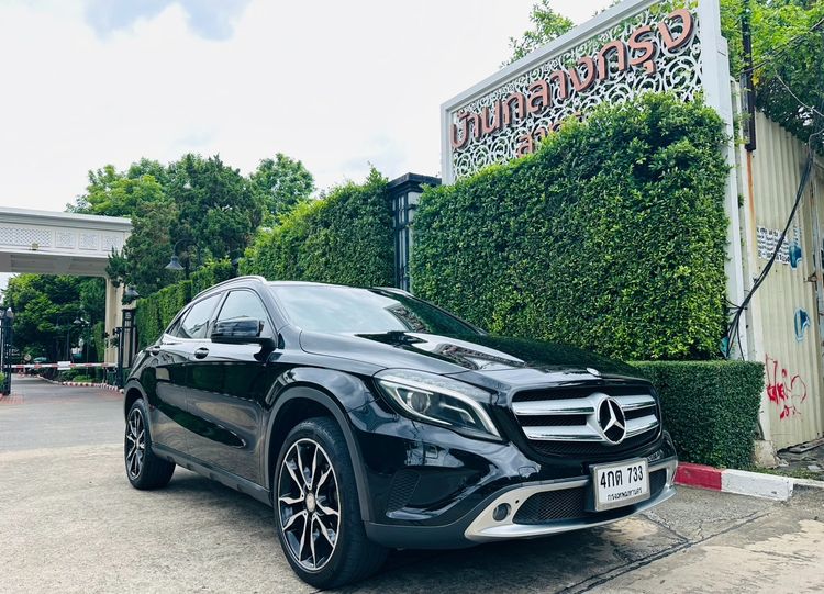 รถ Mercedes-Benz GLA-Class GLA200 สี ดำ
