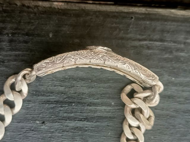 เลสไตรมาส 61 รุ่นรวยทรัพแสนล้าน หลวงพ่อรวย วัดภาชี อยุธยา  หนัก 2บาท  หน้ากากเนื้อเงินลงยาหน้าทองคำ ข้อมือ 17cen.สวยมาก จัดสร้าง 5,000 เส้น รูปที่ 2