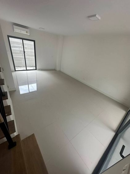 ตกแต่งครบ ใครที่กำลังตามหาบ้านทำเลดีในกรุงเทพเดินทางสะดวกใกล้ห้าง ใกล้รถไฟฟ้า โอบล้อมด้วยโครงการบ้านเดี่ยวระดับ 20 ล้านขึ้นไป หลังริมสุดท้ายเจ้าของขาย รูปที่ 3