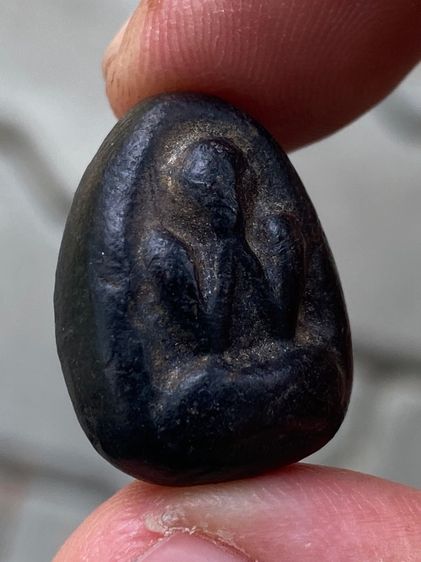 พระปิดตาหลังยันต์ เนื้อคลุกรัก รูปที่ 2