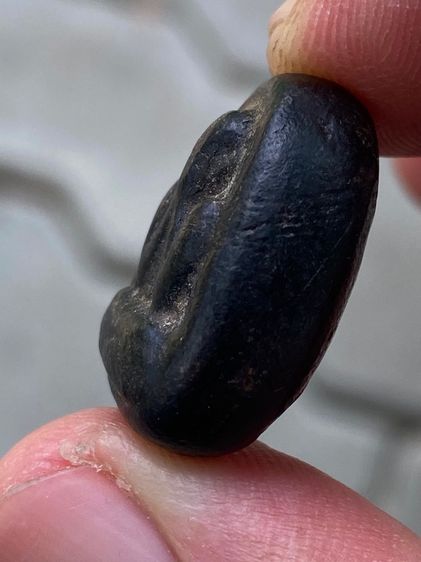 พระปิดตาหลังยันต์ เนื้อคลุกรัก รูปที่ 3