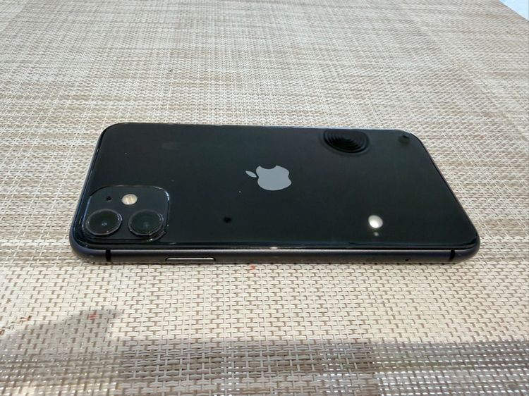 iPhone 11 สีดำ 128 ตำหนิหน้าจอมีรอยยดันของแบตเตอรี่แต่ไม่มีผลต่อการใช้งาน รูปที่ 6