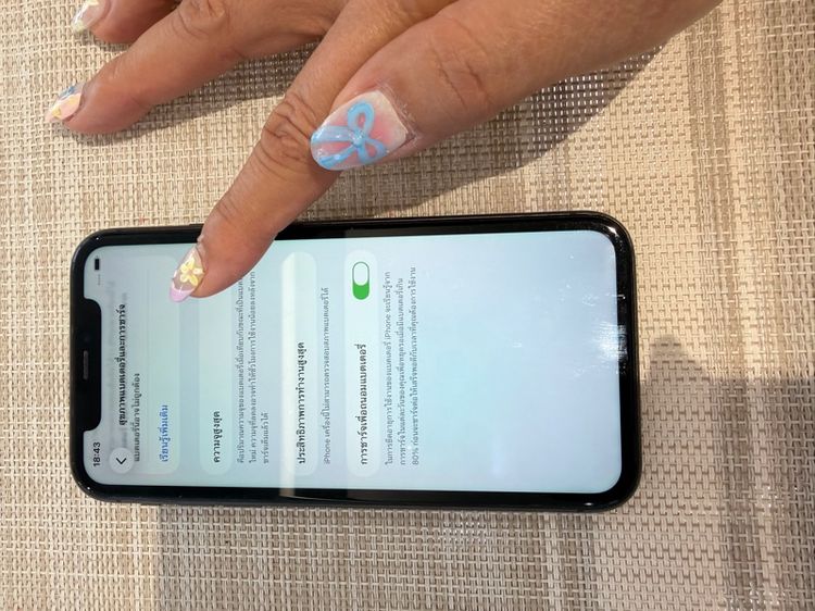 iPhone 11 สีดำ 128 ตำหนิหน้าจอมีรอยยดันของแบตเตอรี่แต่ไม่มีผลต่อการใช้งาน รูปที่ 7