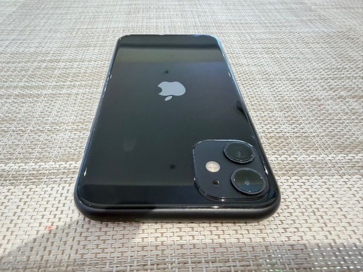 iPhone 11 สีดำ 128 ตำหนิหน้าจอมีรอยยดันของแบตเตอรี่แต่ไม่มีผลต่อการใช้งาน รูปที่ 2