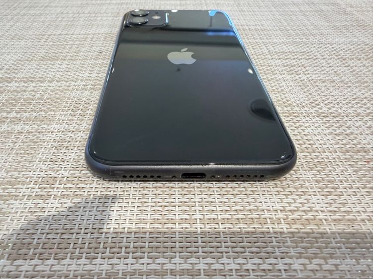 iPhone 11 สีดำ 128 ตำหนิหน้าจอมีรอยยดันของแบตเตอรี่แต่ไม่มีผลต่อการใช้งาน รูปที่ 4