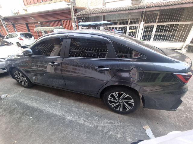 Toyota Yaris ATIV 2024 1.2 Smart Sedan เบนซิน ไม่ติดแก๊ส เกียร์อัตโนมัติ เทา รูปที่ 4