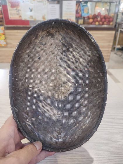 กระด้งถักสาน งานขึ้นมือ โบราณ  สไตล์วินเทจ งานกะไหล่เงิน รูปที่ 2