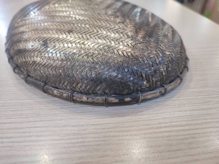 กระด้งถักสาน งานขึ้นมือ โบราณ  สไตล์วินเทจ งานกะไหล่เงิน รูปที่ 3