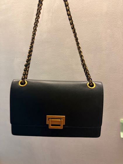 กระเป๋าสะพายข้าง Charles  Keith 