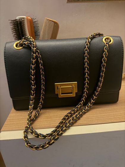 กระเป๋าสะพายข้าง Charles  Keith  รูปที่ 2