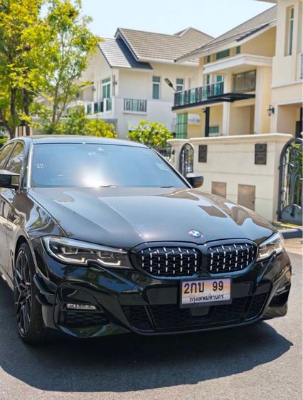 รถ BMW Series 3 330e สี ดำ