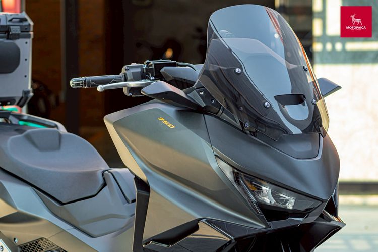 Honda Forza750 ปี2025 มือเดียว วิ่ง9,000Km. ท่อAkrapovic Carbon รูปที่ 13
