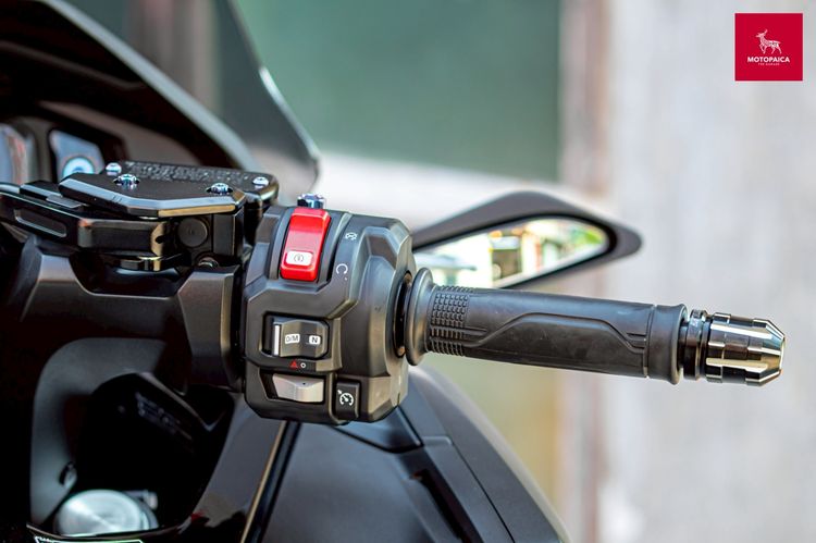 Honda Forza750 ปี2025 มือเดียว วิ่ง9,000Km. ท่อAkrapovic Carbon รูปที่ 12