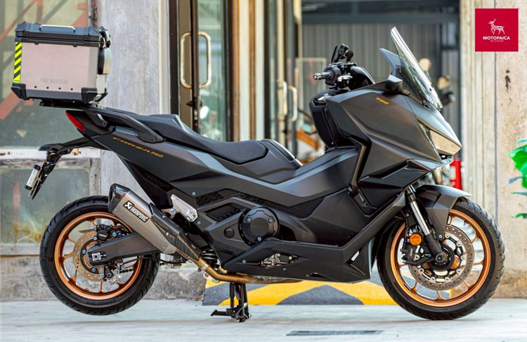 Honda Forza750 ปี2025 มือเดียว วิ่ง9,000Km. ท่อAkrapovic Carbon รูปที่ 2