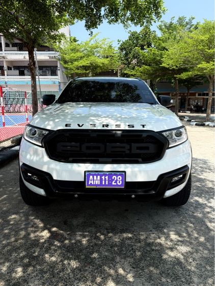 รถ Ford Everest 3.2 Titanium 4WD สี ขาว