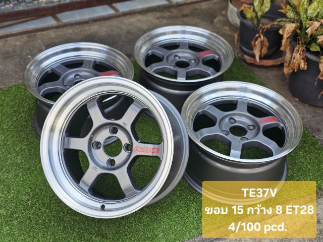 อะลูมิเนียมอัลลอย 15" RAYS TE37V
ขอบ 15 กว้าง 8 ET28
4รู100 pcd