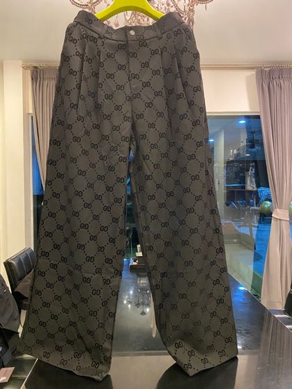 กุชชี่ (ติดจองค่ะ)กางเกงขายาว ทรงเอวสูง ขากระบอกกว้าง สภาพใหม่เอี่ยม 