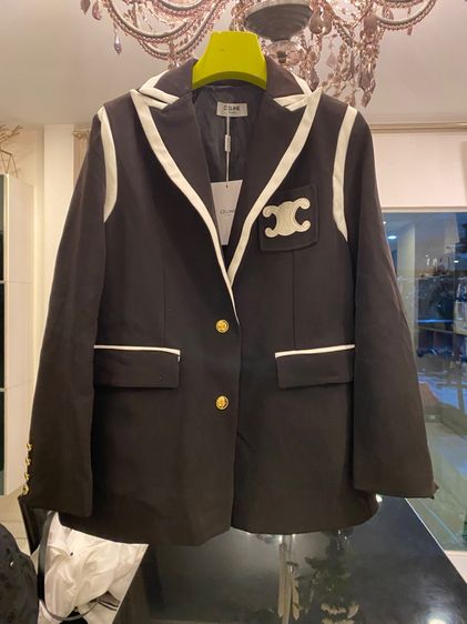 ซีลีน (ติดจองค่ะ)เสื้อสูท เบลล์เซอร์ สภาพใหม่เอี่ยม เนื้อผ้าดีมากค่ะ 
